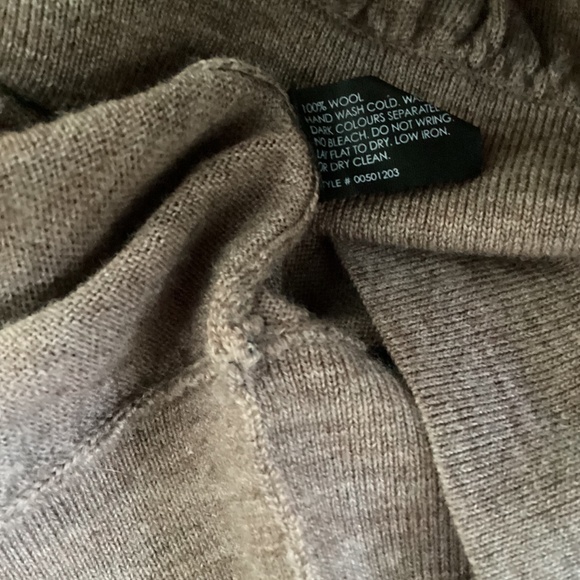 Club Monaco 100 % fine wool sweater - Picture 6 of 8